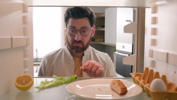 Man Hungry Guy Open Empty Refrigerator Half Lemon Nasty Lettuce — Stock Video