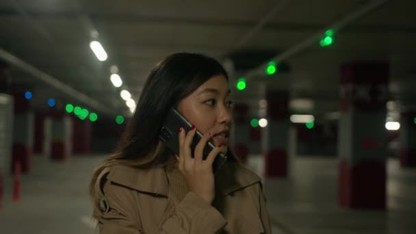Irytowany Azji Irytujące Kobieta Chiński Wielonarodowy Bizneswoman Dziewczyna Kobieta Rozwiązać — Wideo stockowe