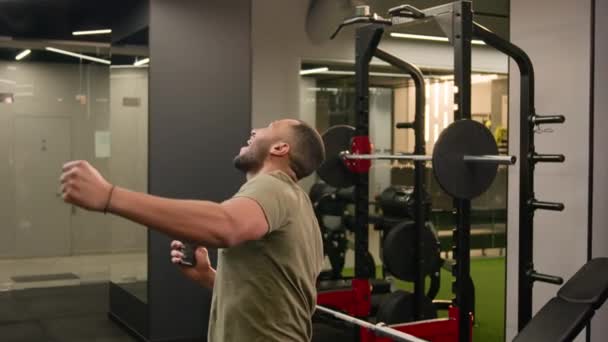 Heyecanlı Mutlu Şaşkın Afro Amerikan Fitness Antrenörü Sporcu Sporcu Vücut — Stok video