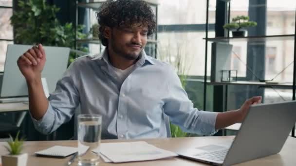 Feliz Árabe Latino Hombre Ceo Manager Trabajador Indio Empresario Divertido — Vídeos de Stock