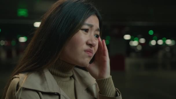 Несчастная Азиатская Китайская Корейская Девочка Больная Женщина Чувствует Боль Головная — стоковое видео