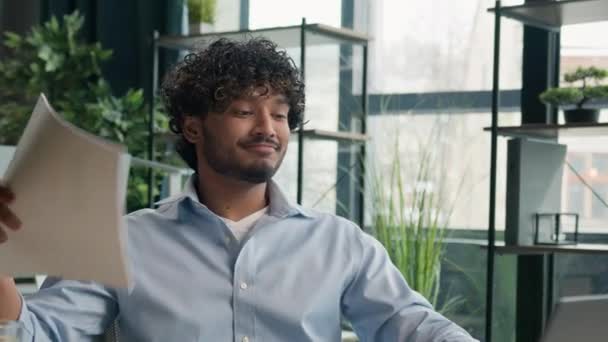 Boldog Boldog Boldog Arab Indiai Férfi Mosolygós Férfi Üzletember Befejezni — Stock videók