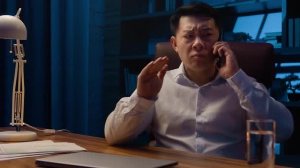 Dühös Csalódott Üzleti Munkáltató Ázsiai Üzletember Őrült Elégedetlen Kínai Férfi — Stock videók