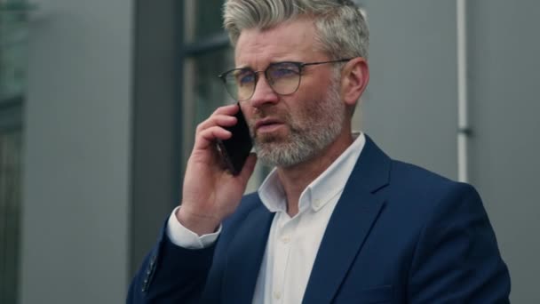 Close Caucasian Mature Businessman Talking Mobile Phone Business Discuss Conversation — Stock Video