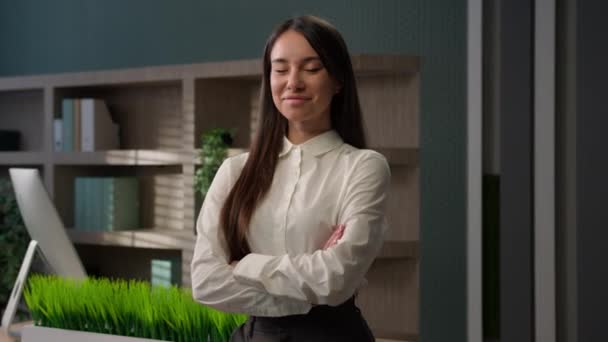 Femme Portrait Entreprise Confiant Femme Affaires Caucasienne Posant Dans Bureau — Video