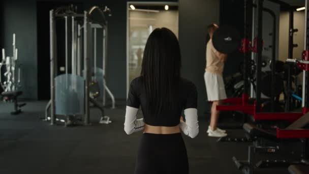 Back View Silhouette Sportswoman Woman Fitness Trainer Walk Water Bottle — Stock Video