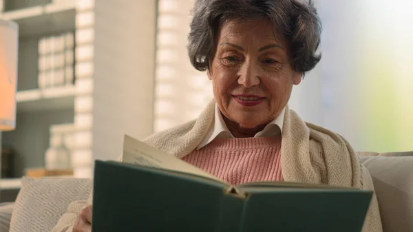 Happy Inspired Caucasian Old Woman Reading Book Smiling Nostalgic Senior — Stock Photo, Image