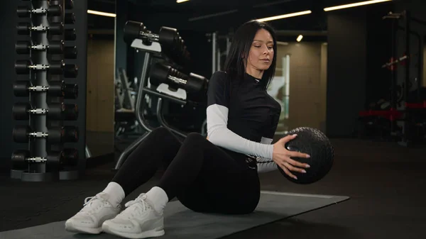 Fit Muscular Sportswoman Make Abdominal Exercises Medicine Ball Sports Equipment — Stock Photo, Image