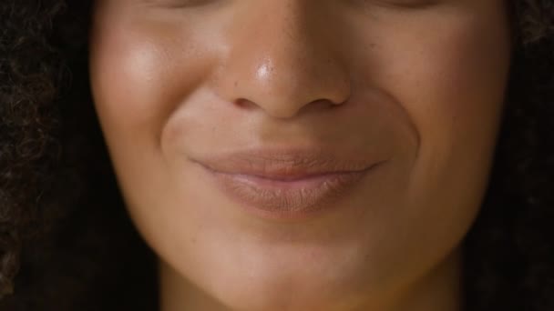 Nahaufnahme Weibliche Lippen Unkenntlich Frau Schönheit Gesicht Details Weiß Gesund — Stockvideo