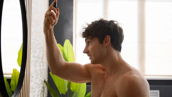 Καυκάσιος Γυμνός Άντρας Άντρας Άντρας Στο Μπάνιο Πρωί Ομορφιά Διαδικασία — Φωτογραφία Αρχείου
