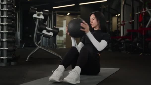 Kaukázusi Fitness Lány Karcsú Sportos Sportruha Gyakorlása Edzés Fordult Jobbra — Stock videók