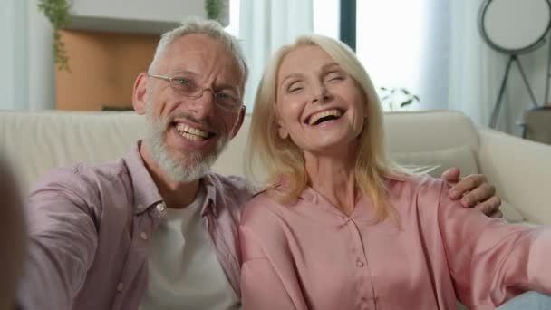 Happy Smiling Caucasian Elderly Married Couple Man Woman Grandmother Grandfather — Stock Video