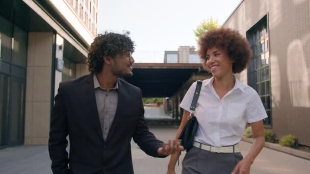 Business Diverse Multiracial Colleagues Coworkers City Outdoors Walking Talking Work — Stock Video