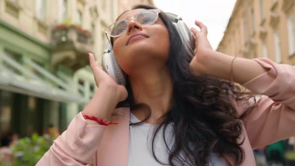 Dospívající Indický Arabský Etnický Žena Dívka Studentka Turista Moderní Bezdrátové — Stock video
