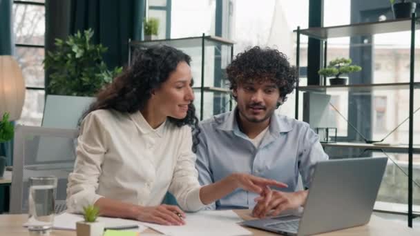 Gente Feliz Negocios Trabajadores Diversidad Género Étnicos Empresario Árabe Empresaria — Vídeos de Stock
