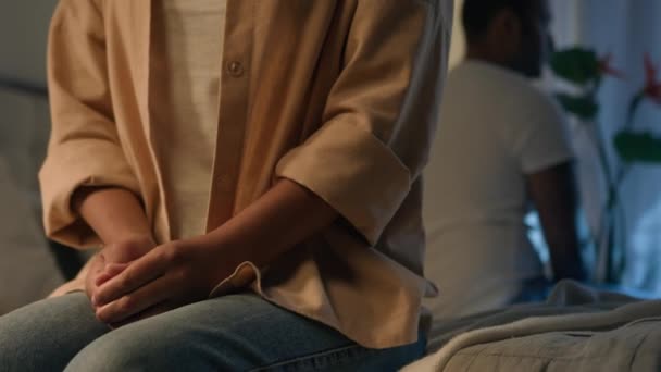 Familienpsychologie Problem Beziehung Trennung Probleme Traurig Beleidigt Afroamerikanerin Mann Paar — Stockvideo