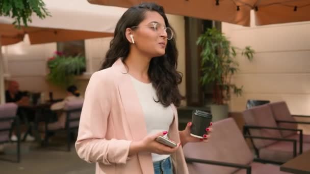 Moderní Úspěšný Usmívající Indické Arabské Ženy Student Žena Dívka Businesswoman — Stock video