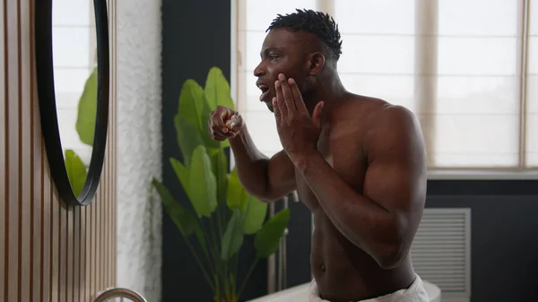 African American Man Brushing Teeth Toothbrush Feeling Toothache Pain Hurt — Stock Photo, Image