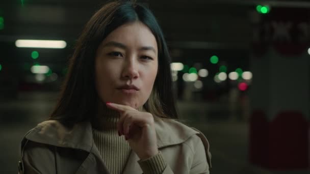 Close Zamyšlený Pochybné Asijské Žena Etnický Číňan Japonská Dívka Zmatený — Stock video