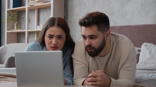 Upset Couple Disappointed Woman Wife Man Husband Caucasian Family Laptop — Stock Video
