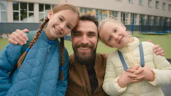 Close Happy Family European Man Two Girls Kids Father Parent — Stock fotografie