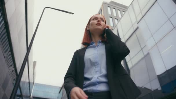 Kaukaski Kobieta Pracodawca Przedsiębiorca Poważne Kobieta Martwi Się Biznesmenka Bizneswoman — Wideo stockowe