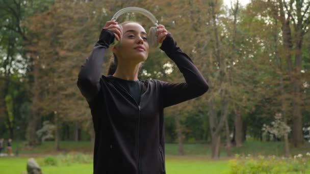 Fitness Femme Écouter Musique Audio Séance Entraînement Playlist Dans Les — Video