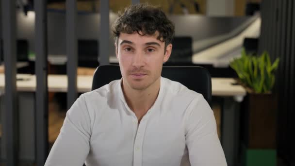 Zakelijk Portret Kaukasische Duizendjarige Man Ondernemer Werkgever Manager Werknemer Leider — Stockvideo