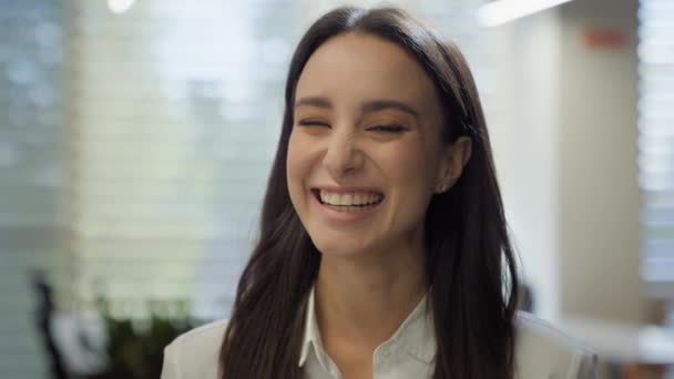 Happy Business Office Werknemer Student Meisje Glimlachen Breed Oprecht Lachen — Stockvideo