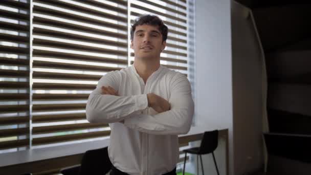 Sebevědomý Úsměv Kavkazský Vůdce Specialista Profesionální Pozitivní Společnost Ceo Podnikatel — Stock video
