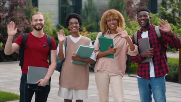 Gelukkig Glimlachen Zorgeloos Positief Vriendelijke Studenten Diverse Mensen Vrienden Multiraciale — Stockvideo