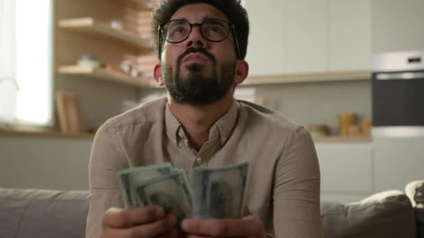 Smutný Rozrušený Indický Arabský Muž Zdůraznil Mužský Podnikatel Finanční Problém — Stock video