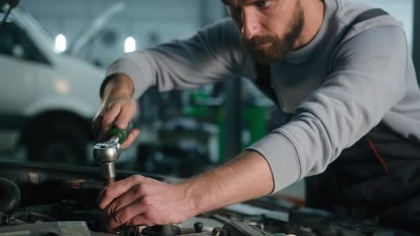 Caucasian Mechanic Uniform Repairing Engine Fixing Motor Open Bonnet Automobile — Stock Video