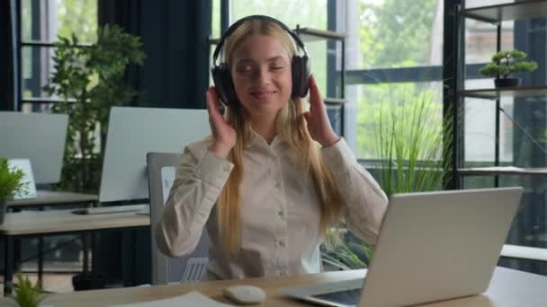 Kaukaski Biznes Kobieta Dziewczyna Pracownik Menedżer Młody Gen Kobieta Słuchawki — Wideo stockowe