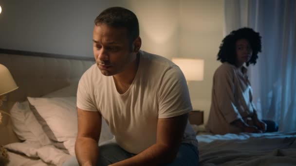 아프리카계 미국인 스트레스 불쾌한 불안한 침대에 — 비디오