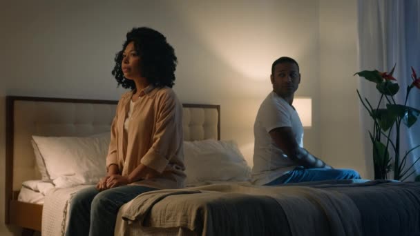 Smutný Uražený Afroameričanka Manželka Pocit Špatně Rozchod Problém Vztah Potíže — Stock video
