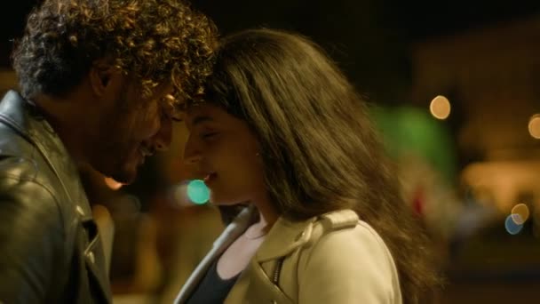 Ethnique Indien Arabe Heureux Couple Amour Mouvement Danse Lente Toucher — Video
