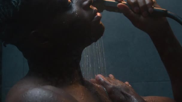 Close African American Man Ethnic Guy Millennial Washing Modern Dark — Stock Video
