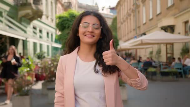 Encantadora Joven Alegre India Árabe Mujer Étnica Chica Mujer Negocios — Vídeo de stock