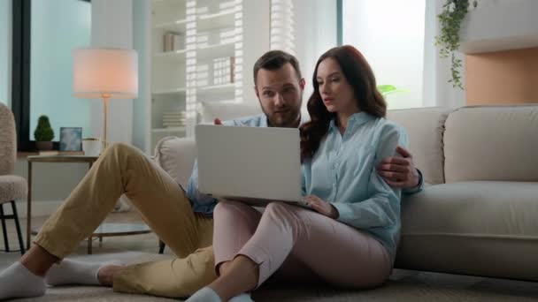 Caucasian Couple Using Laptop Choose Goods Buying Clothes Online Web — Stock Video