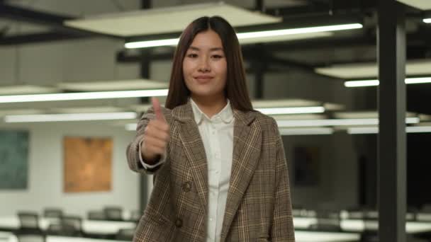 Sorrindo Menina Asiática Estudante Coreano Feliz Mulher Negócios Japonês Mulher — Vídeo de Stock