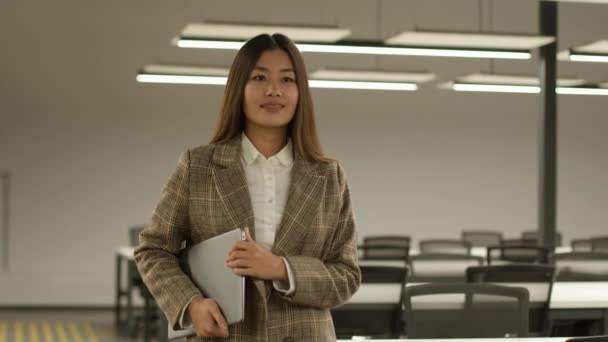 Confiada Mujer Negocios Asiática Trabajadora Oficina Mujer Coreana Mujer Negocios — Vídeo de stock