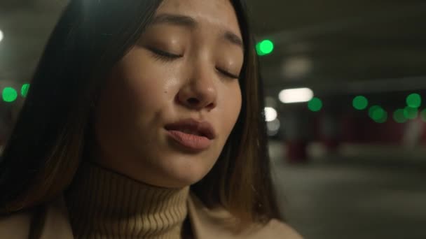 Close Triste Preocupado Mulher Asiático Japonês Chinês Coreano Menina Falando — Vídeo de Stock