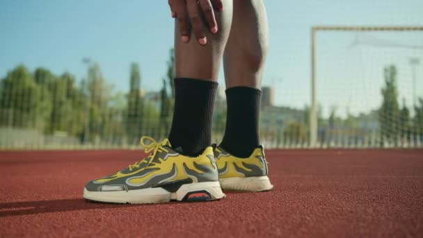 Нога Дискомфорт Мышцы Растяжения Бегущей Ноги Травма Мышечной Боли Суставах — стоковое видео