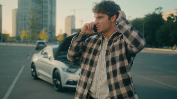 Stressed Caucasian Man Anxious Driver Talk Mobile Phone City Breakdown — Stock Video