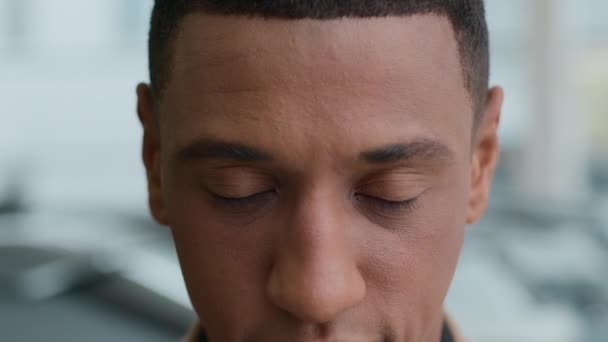Huvudskott Leende Afroamerikansk Man Glad Kille Etniskt Ansikte Närbild Porträtt — Stockvideo