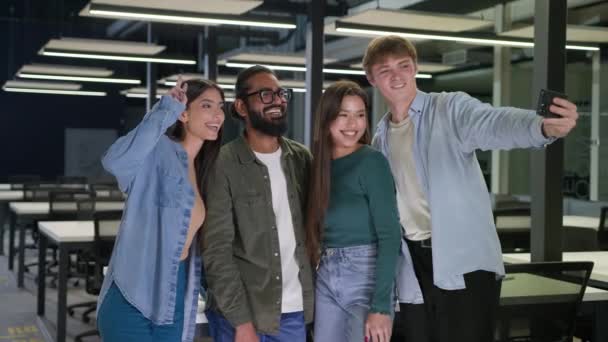 Multi Ethnic Happy Friends Girls Guys Women Men Office Make — Stock Video