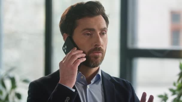 Közelkép Kaukázusi Férfi Üzletember Férfi Vállalkozó Menedzser Tanácsadó Beszél Telefonon — Stock videók