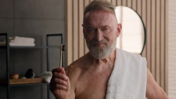 Close Joyful Healthy 60S Caucasian Smiling Old Man Posing Bathroom — Stock Video