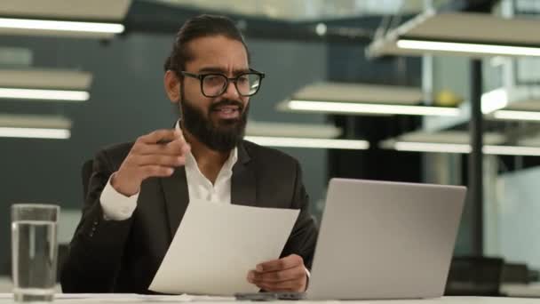 Hombre Musulmán Serio Líder Empresarial Indio Gerente Ejecutivo Masculino Empleador — Vídeos de Stock